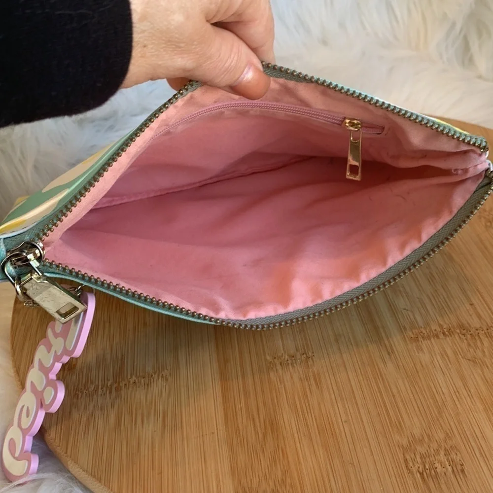 Studio DIY Can’t Clutch This | Fried Egg Zipper Clutch Bag +“Fried” Key Tag